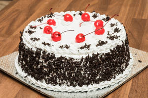 Black Forest Cake (1/2) Kg
