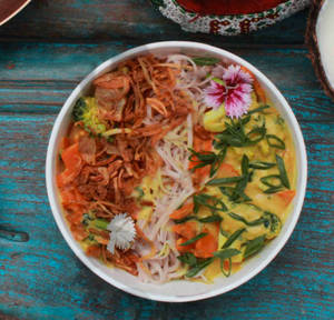 Burmese Curry With Red Rice Noodles