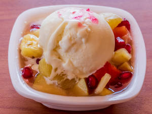 Fruit Salad (Vanilla Ice cream with Fresh Fruits)
