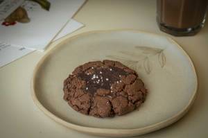 Raw Cacao Cookie With Almond Butter