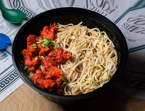 Egg Hakka Noodles With Pepper Fried Chicken ( Dry )