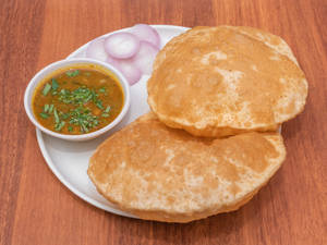 Chole Bhatoora
