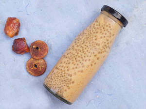 Fig and Date Smoothie