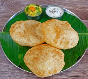 Poori  (3 nos) with poori curry