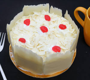 White Forest Eggless Cake