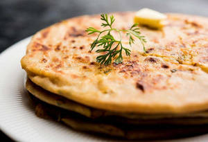 Aloo Pyaaz Paratha With Curd Combo
