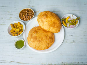 Chole Bhature (2 Pcs)