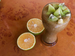 Green Kiwi + Mosambi Juice
