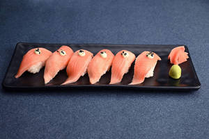 Salmon Nigiri [6 Pcs]