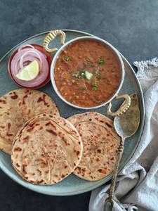 Dal Makhni With Plain Chapati