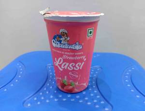 Strawberry Lassi (220 ml)