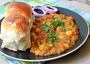 Chole Pav