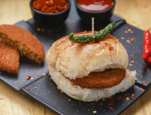 Veg Crispy Vada Pav