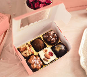 Luxury Sweets Box of 6