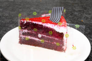Eggless Red Velvet Piece Cake
