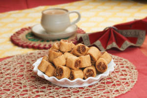 Bhakarwadi (400 gms) 