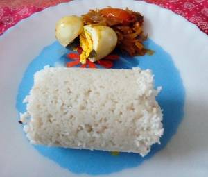 Rice Puttu With Egg Roast