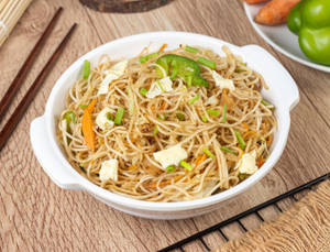 Egg Hakka Chow mein