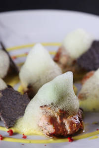 Pink Pepper Corn & Garlic Malai Chicken