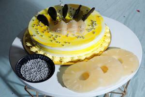 Pineapple Surprise Cake 450g