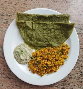 Chicken Bhurji With Spinach & Basil Multigrain Dosa