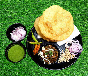 Special Paneer Wale Chole Bhature (half)