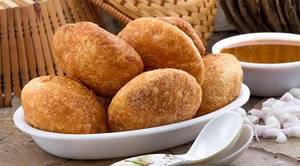 Kachori With Aloo Sabzi ( 2 Pieces Per Plate )