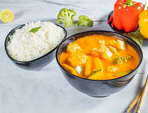 Thai Veg Red Curry With Steam Rice