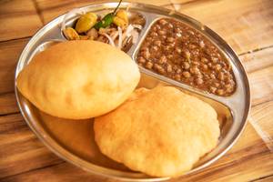 Chole Bhatoore (2 Pcs)