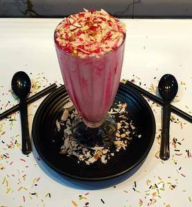 Strawberry Ice Cream Shake Large (500 Ml)