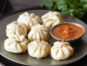 Veg Chilly Momos Per Plate