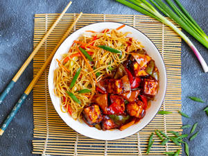 Veg Noodles With Chilli Paneer