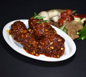 Chicken In Hot Gralic Sauce[gravy]   Boneless