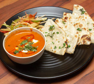 Stuffed Naan With Gravy 