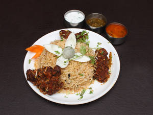 Chicken Wings Biryani(serves withraita and salan )