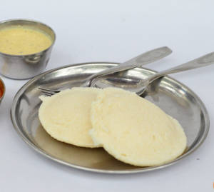 Steamed Idli (2 Pcs) ( Served with Sambar & Chutney)