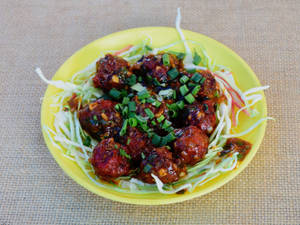 Veg Manchurian (8 Pcs)
