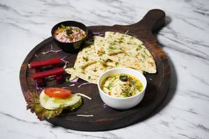 Hummus With Pita Bread