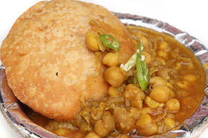 Kachori Chole (1 Pc) (served With Chole & Khatai) 