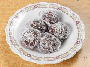 Kaka Special Kala Jamun 