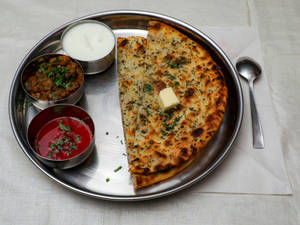 Stuffed Kulcha (King Size) With Curd & Special Chana