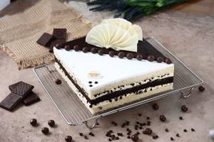 Choco Vanilla Open Face Cake 1.5 Kg