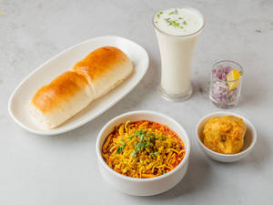 Misal Pav + Vada + Chaas 
