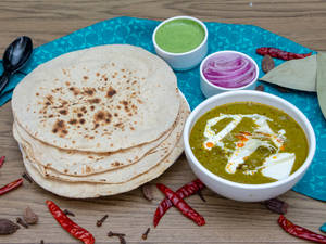 Palak Paneer Chapati (4 Pcs) Meal