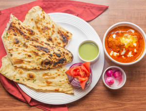 1 Chicken Keema Naan With Chicken Gravy [Serves 1]