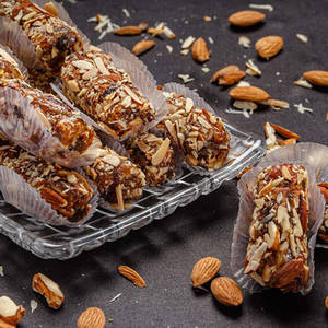 Dates Almond Roll