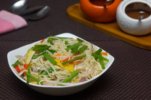Veg Hakka Noodles