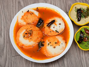 Sambar Dipped Idly (4 Pcs)