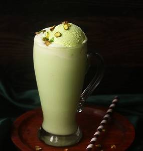 Pista almond milkshake