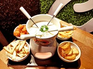 Traditional Cheese Fondue